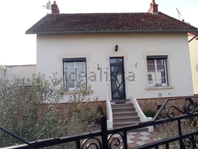 Maison, Commentry