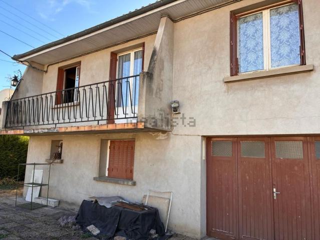 Maison, Commentry
