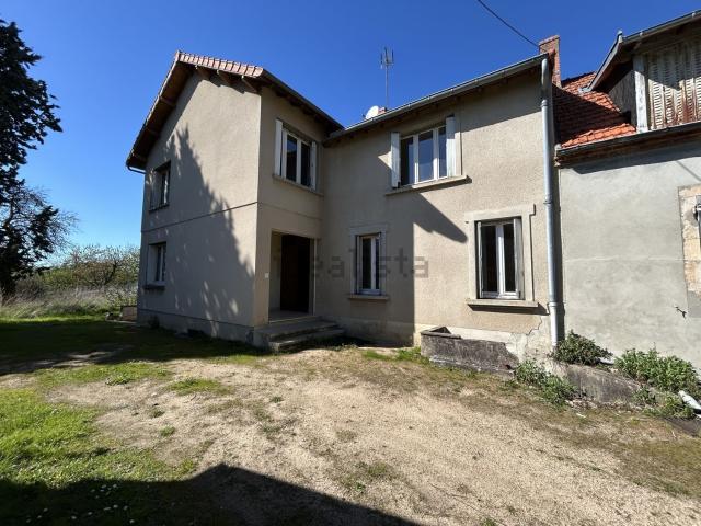 Maison, Commentry