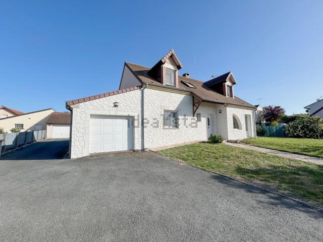 Maison, Commentry