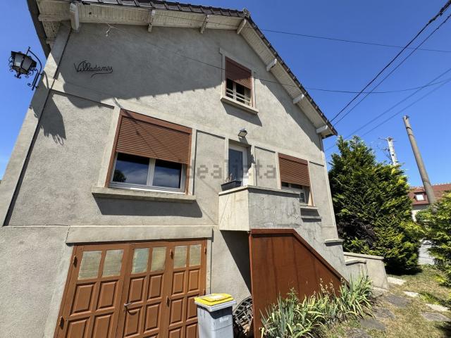 Maison, Commentry