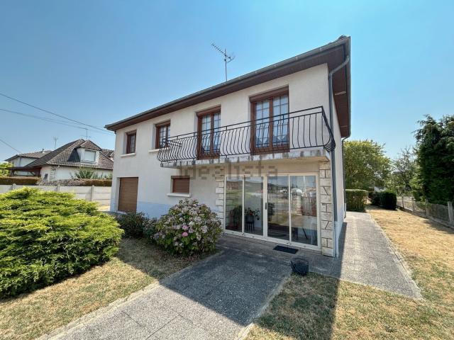 Maison, Commentry