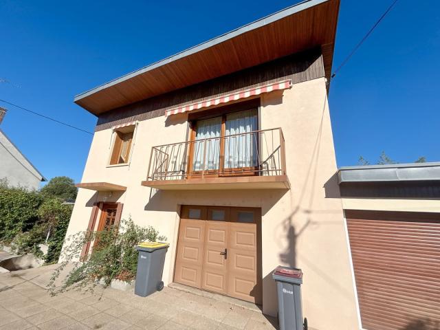 Maison, Commentry