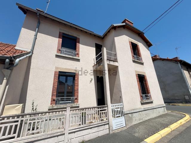 Maison, Commentry