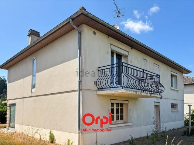 Maison, Commentry