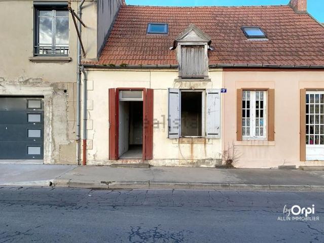 Maison, Commentry