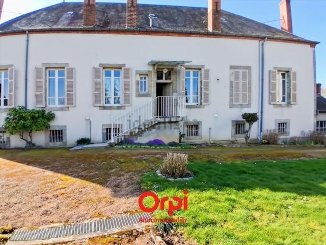Maison, Commentry