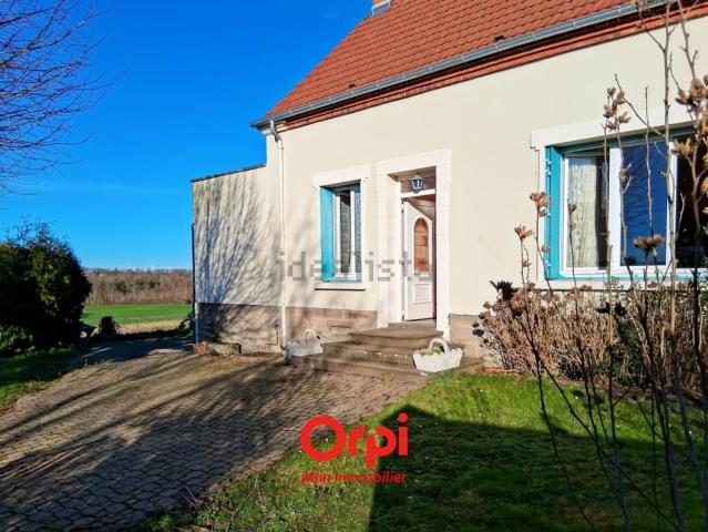 Maison, Commentry