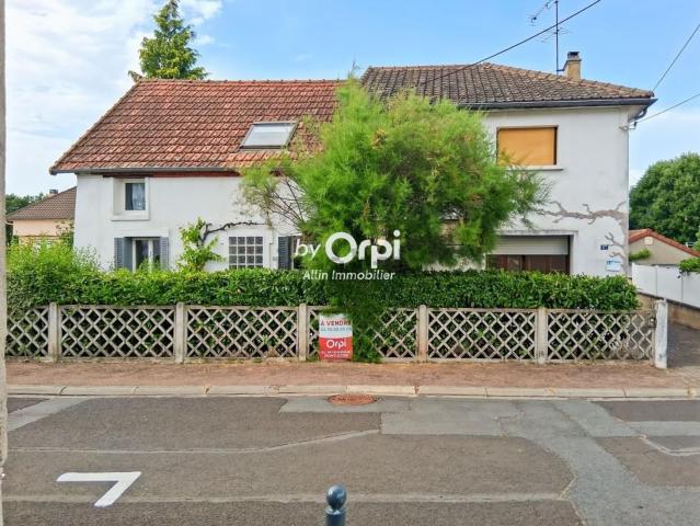 Maison, Commentry