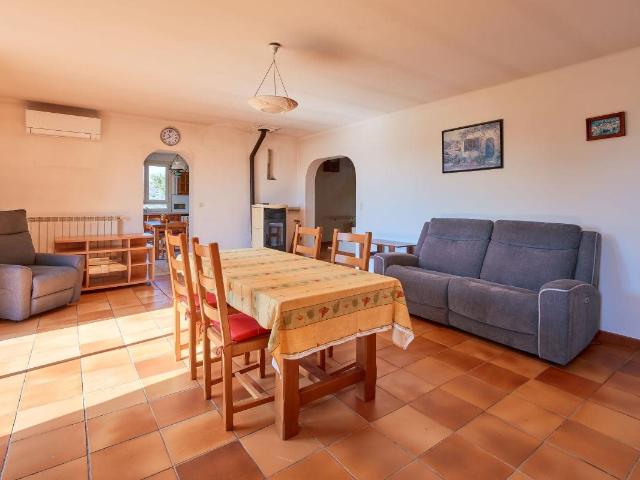 Maison composée de deux appartements, 2000 m² de terrain, dé. 181m² Manosque