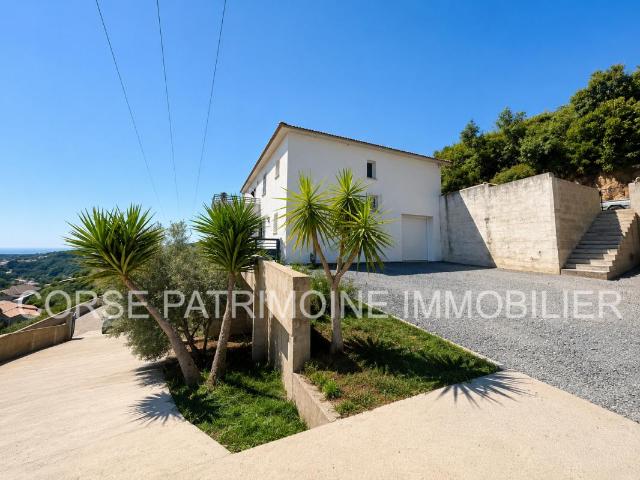 Maison composée de deux appartements indépendants sur les ha