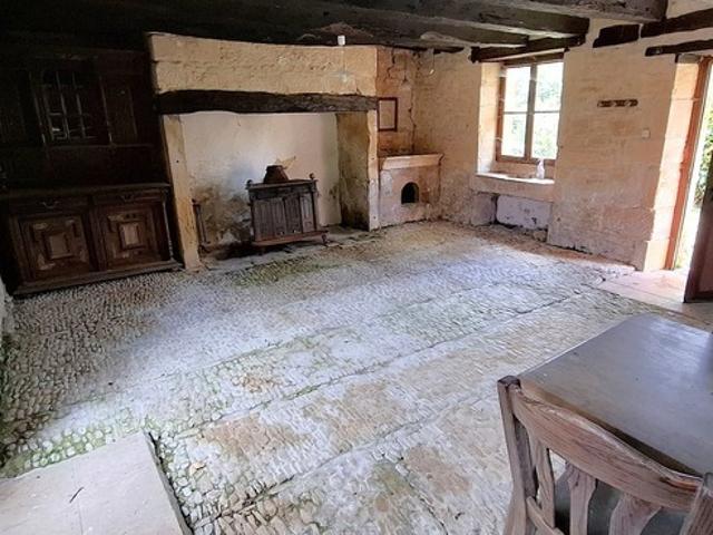 Maison composée de deux parties à vendre 5 pièces LA CHAPELLE AUBAREIL 24