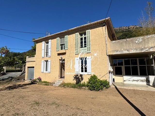 Maison composée de plusieurs appartements à Saint Clair