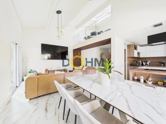 MAISON COMPTEMPORAINE DE 134M2 HABITALBLES, GARAGE DOUBLE ET