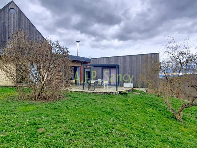 Maison comtemporaine avec vue et calme