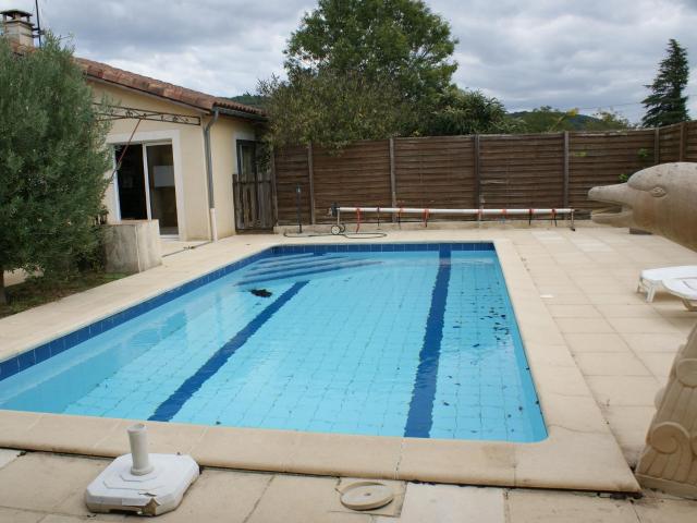 Maison Comtemporaine De Plain Pied Sur 1950 M² De Terrain Av. 138m² Duravel
