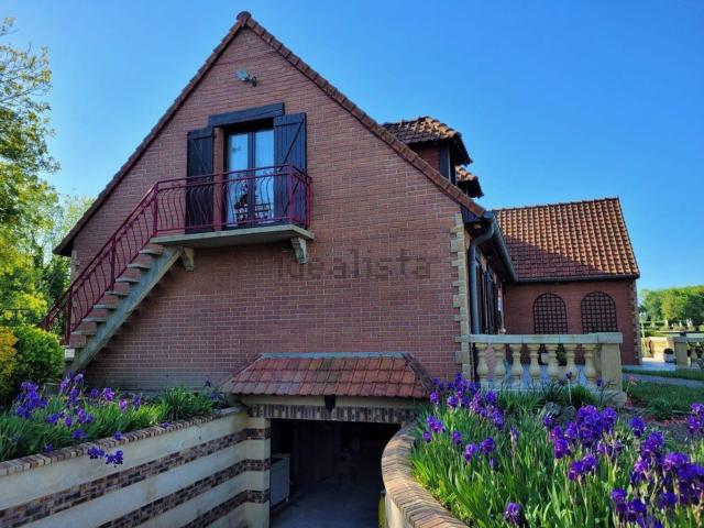 Maison, Contay