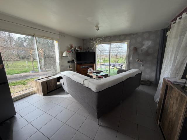Maison contemporaine 126 m2 avec piscine sur terrain de 1 195 m2 Classe A A voir rapidement !