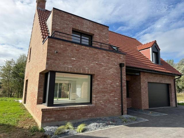 Maison contemporaine 143 m² – 4 chambres – garage – surface terrain 515 m² – terrasse – Frelinghien