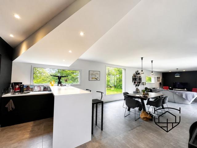 Maison contemporaine 160 m² dans cadre paisible 160m² Pardies Piétat