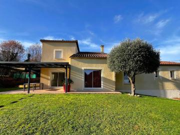 Maison contemporaine 2010 à vendre, très lumineuse et conf. 151m² Gourdon