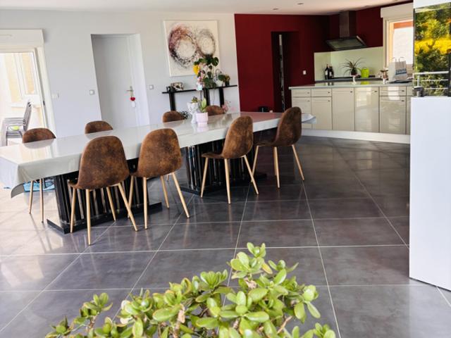 MAISON CONTEMPORAINE 275 m2 PISCINE CHAUFFÉE VUE SUR