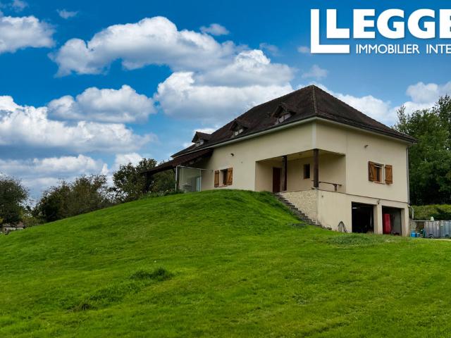 Maison contemporaine à basse consommation énergétique de 187m2 habitable avec 5 chambres sur 8400m2 de terrain