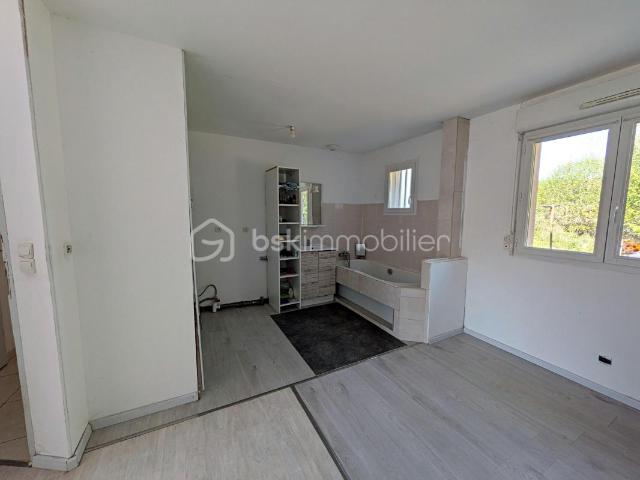 Maison contemporaine au cœur de la nature – 120 m² avec cours d’eau et terrain de 1 300 m²