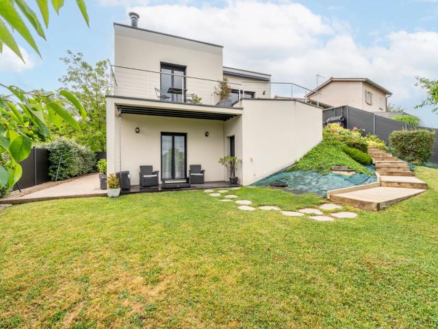 Maison contemporaine climatisée au coeur de Montanay