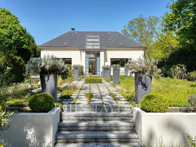 Maison contemporaine au sein d'un d'un domaine privé 566m² Lamorlaye