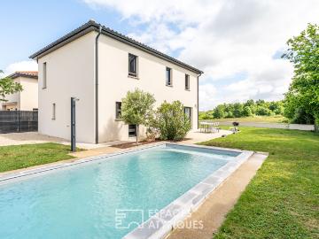 Maison contemporaine aux lignes épurées avec espace piscine
