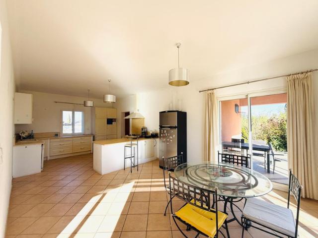 Maison Contemporaine avec Charme et Potentiel Extraordinaire