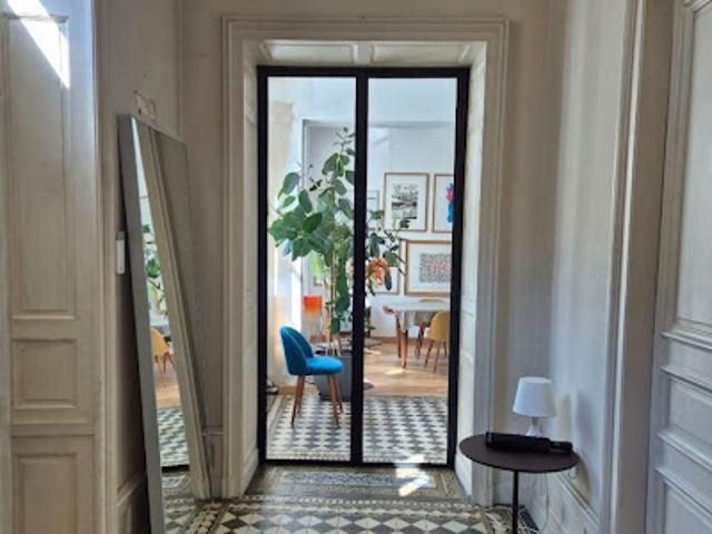 Maison contemporaine avec jardin et terrasse