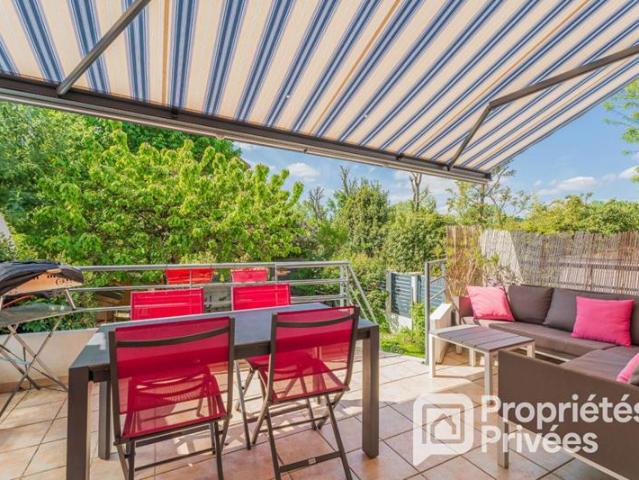 Maison contemporaine avec jardin et garage, quartier des Rochers