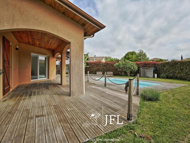 Maison contemporaine avec piscine
