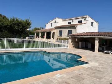 Maison Contemporaine avec piscine Campagne Arlésienne