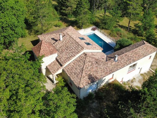 Maison Contemporaine Avec Piscine Et Garage Sur 5499 M² De T. 146m² Mauroux