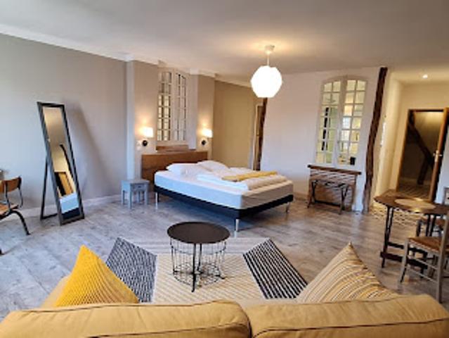 Maison avec piscine et jardin