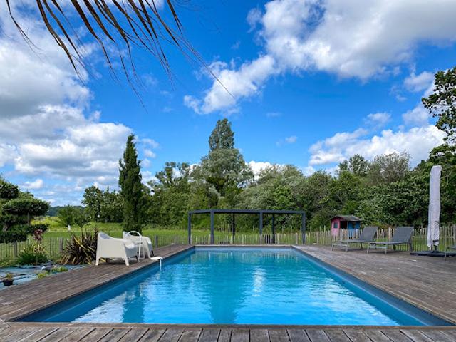 Maison avec piscine et jardin