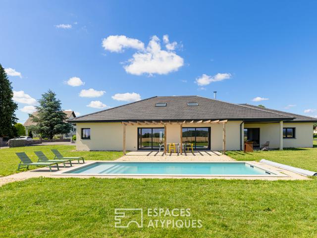 Maison contemporaine avec piscine et vue imprenable