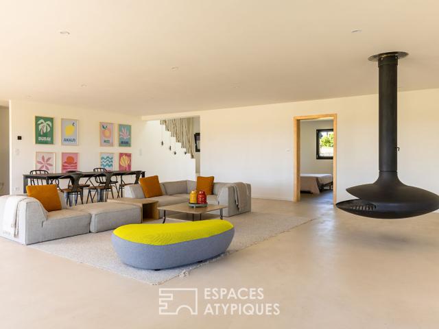 Maison contemporaine avec piscine et vue imprenable