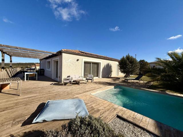 VILLA CONTEMPORAINE AVEC PISCINE EN LIMITE DE CAMPAGNE