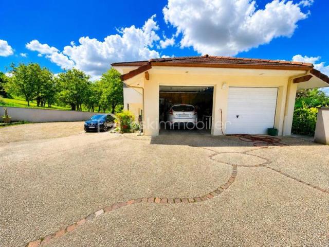 Maison contemporaine avec piscine, jacuzzi et sous sol aménagé