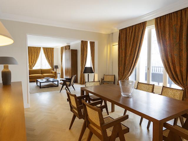 Maison contemporaine avec jardin et terrasse