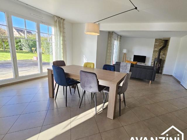 Maison contemporaine Bailly Romainvilliers 155.86 m²