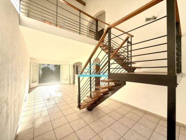Maison contemporaine de 109 m² avec terrasses et stationnement