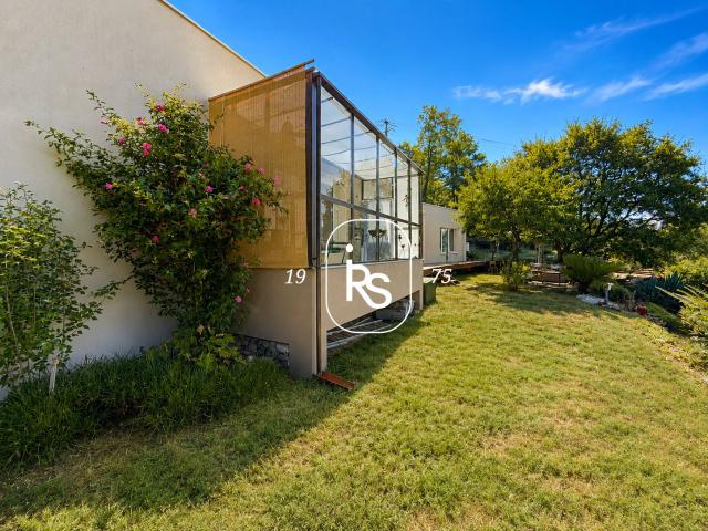 Maison contemporaine de 112 m2 habitables avec dépendance 38. 112m² Chazeaux