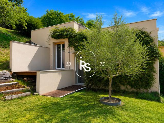 Maison contemporaine de 112 m2 habitables avec dépendance 38 m2, vue panoramique et terrain de 4295 m2