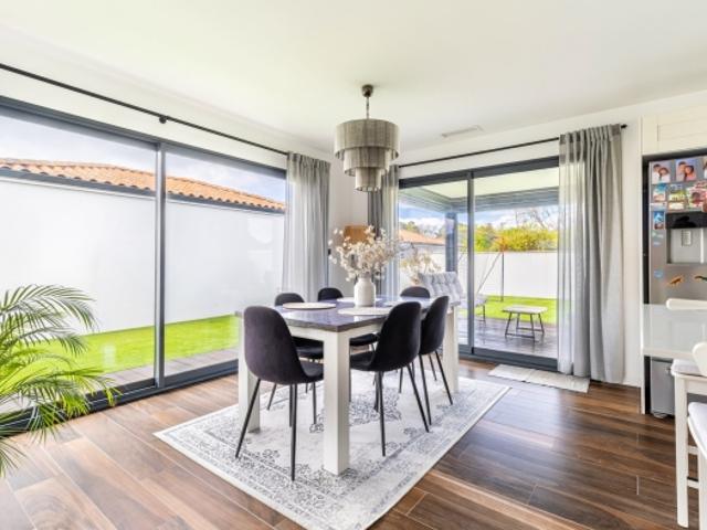 Cestas – Maison contemporaine de 175 m², piscine chauffée, s