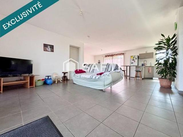 Maison contemporaine de 2015: plain pied, 3 chambres, garage à vélo, grand terrain dans un environnement paisible sans travaux !